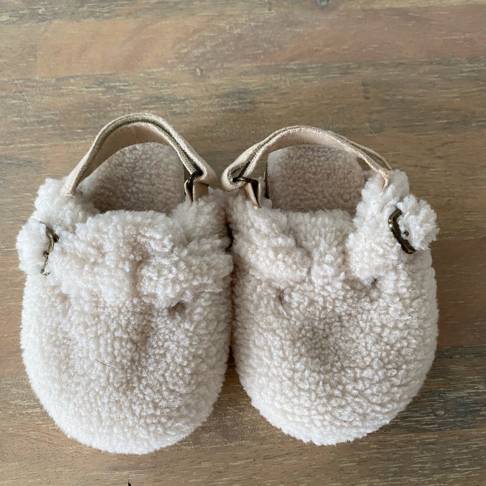 Baby Sherpa clogs NWOT